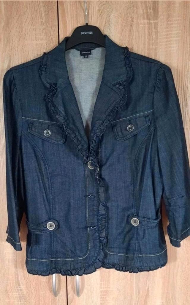 Mooi spijkerjasje maat 44, Kleding | Dames, Jasjes, Kostuums en Pakken, Zo goed als nieuw, Jasje, Maat 42/44 (L), Blauw, Ophalen of Verzenden