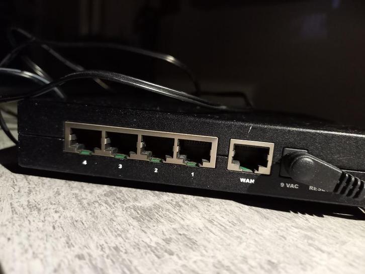 Sweex RO001 netwerk switch 4-poort, Computers en Software, Netwerk switches, Gebruikt, Ophalen of Verzenden