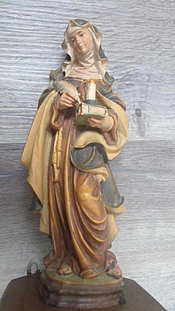 16 prachtige religieuze houten beelden  beschikbaar voor biedingen