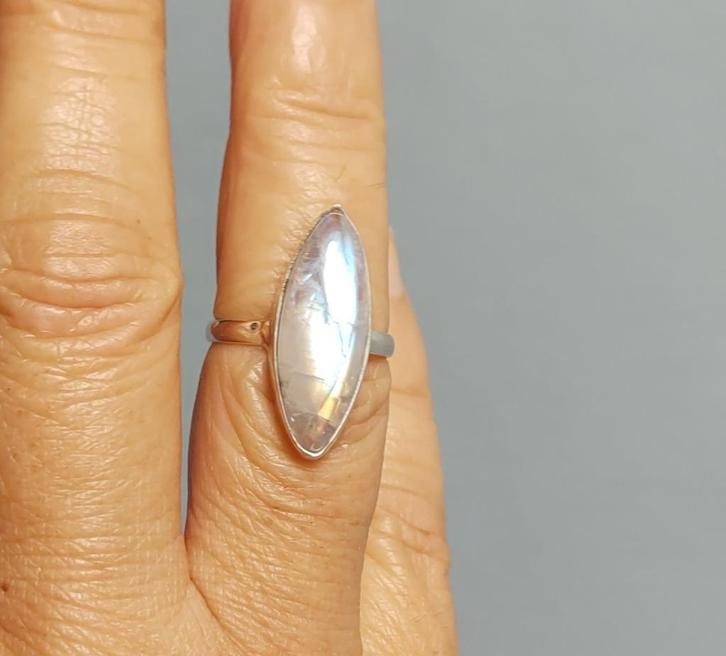 Zilveren ring met natuurlijke Maansteen steen zilver 925, Sieraden, Tassen en Uiterlijk, Ringen, Nieuw, Dame, Kleiner dan 17, Wit
