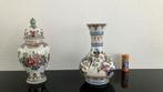 Kaststel Delfts aardewerk polychrome dekselvaas + vaas retro, Antiek en Kunst, Antiek | Keramiek en Aardewerk, Ophalen