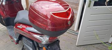 Kymco topkoffer rood beschikbaar voor biedingen