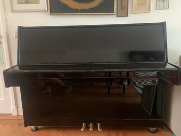 Zwarte Piano - Hoogglans beschikbaar voor biedingen
