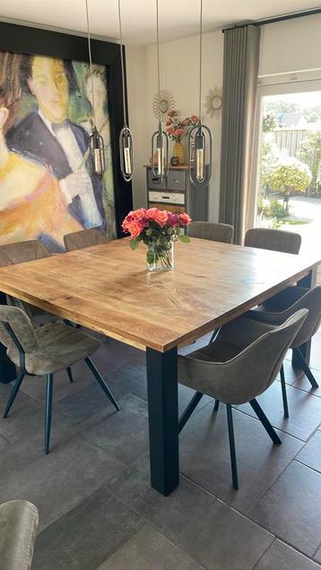 Vierkante 160x160 mangohouten eettafel beschikbaar voor biedingen