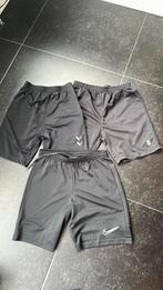 2 voetbal broekjes maat 164  en nike maat xs, Kinderen en Baby's, Kinderkleding | Maat 164, Ophalen of Verzenden, Gebruikt, Jongen of Meisje
