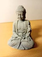 Grijze zandsteen Zen Boeddha beeld., Huis en Inrichting, Woonaccessoires | Boeddhabeelden, Ophalen of Verzenden, Nieuw
