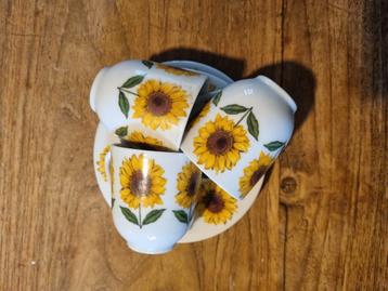 Vintage kop en schotel retro beschikbaar voor biedingen