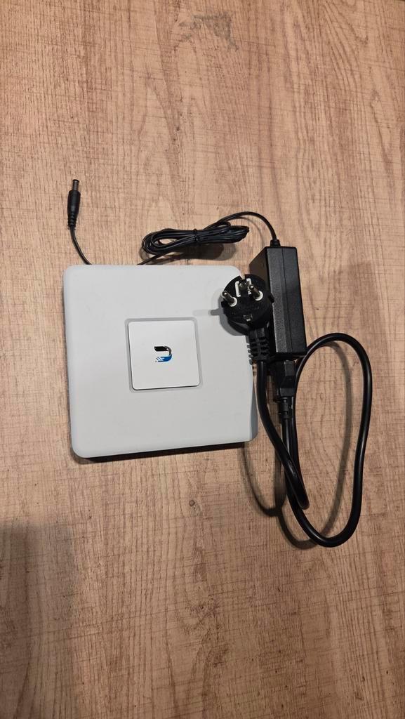 Ubiquiti UniFi Security Gateway (USG), Computers en Software, Routers en Modems, Nieuw, Router, Ophalen of Verzenden