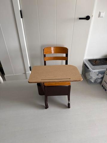 Vintage schoolstoel met bureau origineel uit Amerika beschikbaar voor biedingen