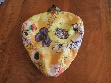 Canvas zadelhoes geel met vrolijke bloemenprint. Basil. beschikbaar voor biedingen