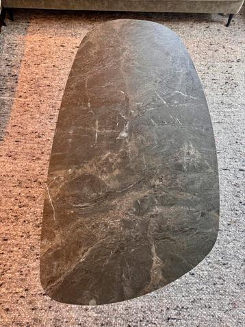 Karat Crest Ellipse salontafel beschikbaar voor biedingen