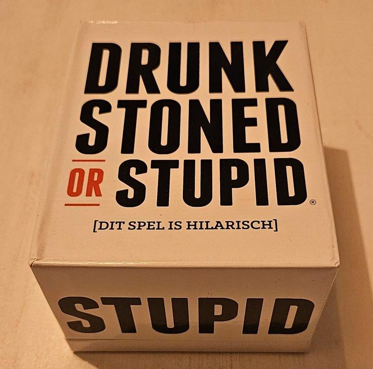 Drunk Stoned or Stupid Kaartspel, Hobby en Vrije tijd, Gezelschapsspellen | Overige, Zo goed als nieuw, Drie of vier spelers, Vijf spelers of meer