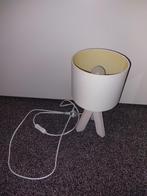 Leuke witte tafellamp met houten voet, Huis en Inrichting, Lampen | Tafellampen, Hout, Gebruikt, Ophalen of Verzenden, Modern