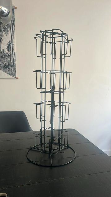 Zwarte kaartenmolen beschikbaar voor biedingen
