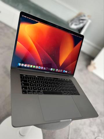 Macbook Pro 15” inch beschikbaar voor biedingen