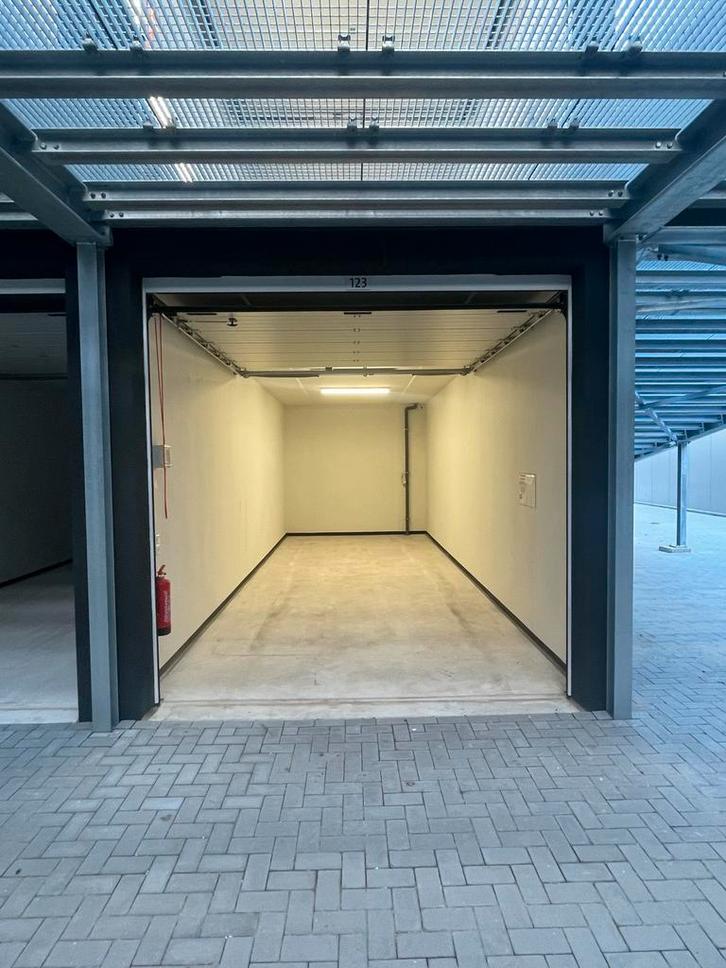 TE HUUR - XL Garagebox Rotterdam IJsselmonde (incl. Elektra), Auto diversen, Autostallingen en Garages
