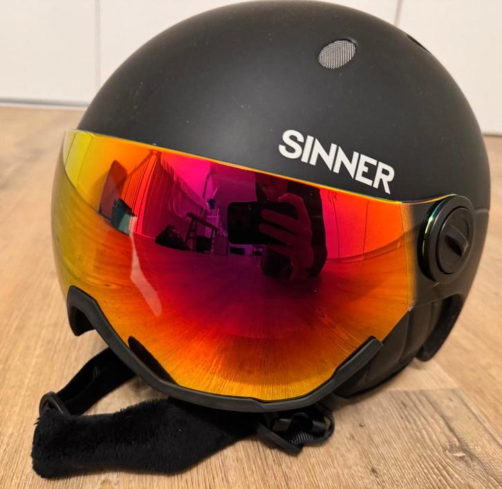Sinner Titan Visor Skihelm met Vizier - Black/Gold, Sport en Fitness, Skiën en Langlaufen, Zo goed als nieuw, Overige typen, Skiën
