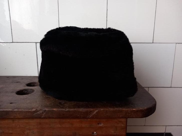 leuk vintage lammy hoedje bontmuts Frans dopje 60s carnaval?, Antiek en Kunst, Curiosa en Brocante, Ophalen