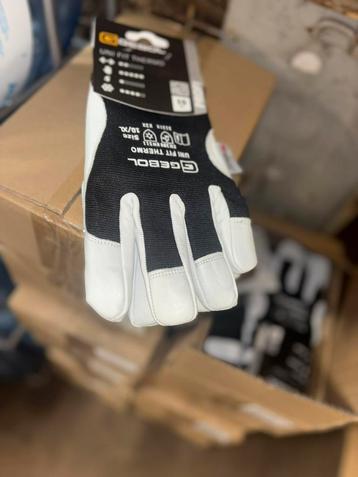 12 dozen handschoenen beschikbaar voor biedingen