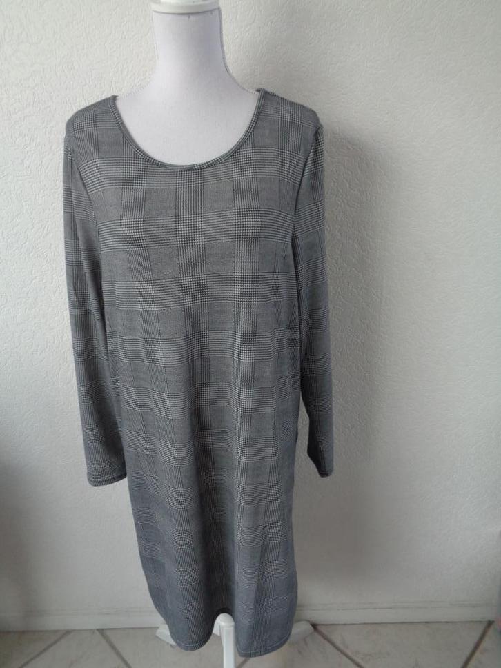 maat 48 oksel tot oksel 60 cm nieuw, Kleding | Dames, Jurken, Nieuw, Maat 46/48 (XL) of groter, Grijs, Onder de knie, Ophalen of Verzenden