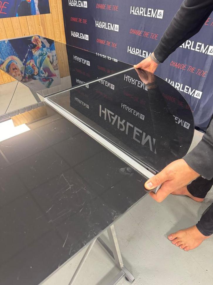 2x Glazen Tafels met Aluminium Frame, Antiek en Kunst, Antiek | Meubels | Tafels, Ophalen