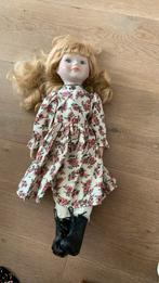 Porceleine stoffen pop meisje blond bloemen, Ophalen of Verzenden, Zo goed als nieuw