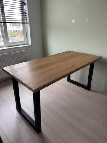 Eettafel industrieel met eikenblad beschikbaar voor biedingen