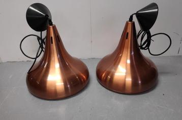 Set bronskleurige hanglampen. 