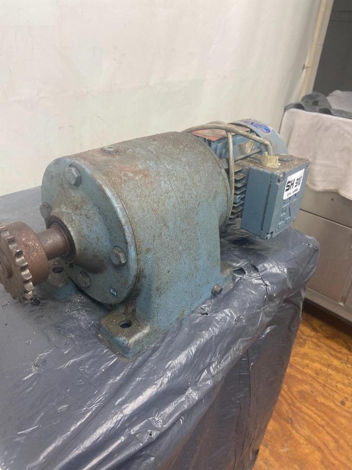 SEW Vector met reductie SH318, Doe-het-zelf en Verbouw, Motoren, Gebruikt, Elektromotor, Minder dan 1400 rpm, Ophalen of Verzenden