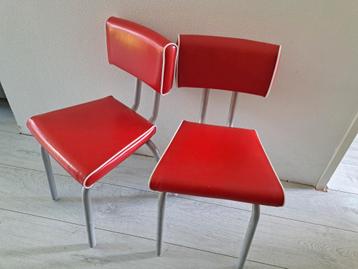 kleine, rode kinder stoeltjes vintage retro zachte stoelen beschikbaar voor biedingen