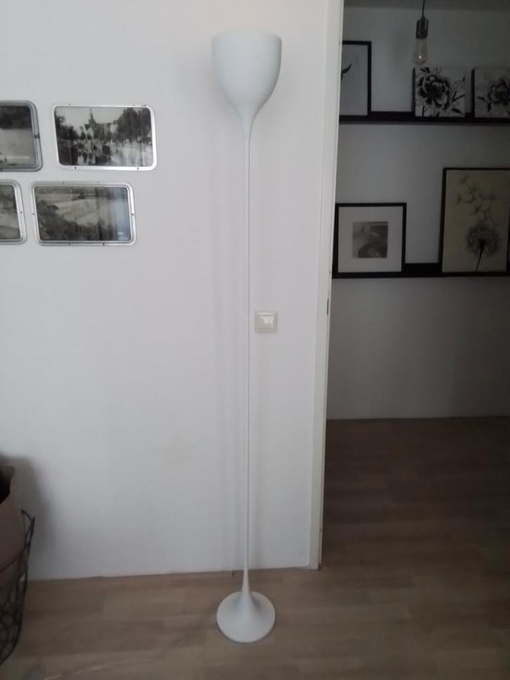 Witte Vloerlamp - Strak Design, Huis en Inrichting, Lampen | Vloerlampen, Gebruikt, 150 tot 200 cm, Overige materialen, Ophalen of Verzenden