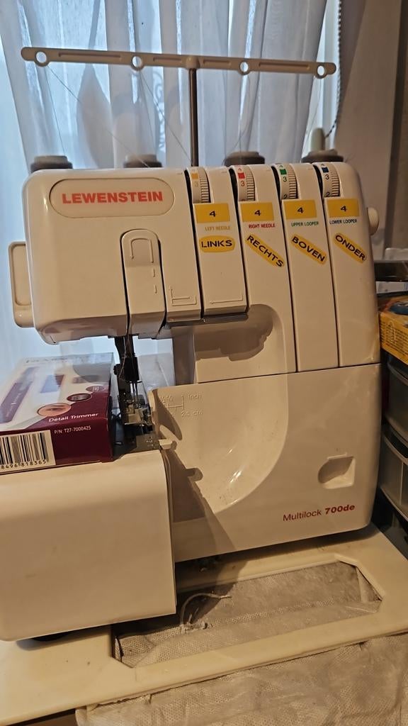 Lewenstein Multilock 700de Lockmachine, Hobby en Vrije tijd, Naaimachines en Toebehoren, Zo goed als nieuw, Lockmachine, Lewenstein