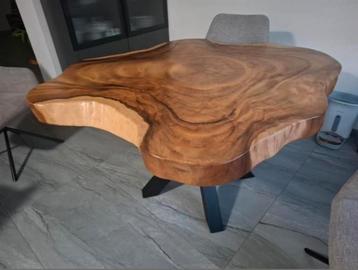 Suar boomstamtafel (evt. ook bezorgd) beschikbaar voor biedingen