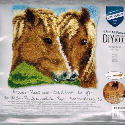 Cado vervaco knooppakket  kussen  2 bruine paarden, Hobby en Vrije tijd, Borduren en Borduurmachines, Nieuw, Borduurpakket, Ophalen of Verzenden