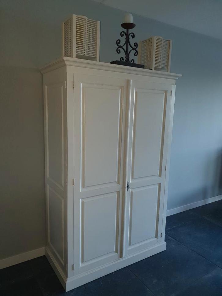Witte kast  gekocht bij de Troubadour Amstelveen, Huis en Inrichting, Kasten | Wandmeubels, Gebruikt, 200 cm of meer, Minder dan 150 cm