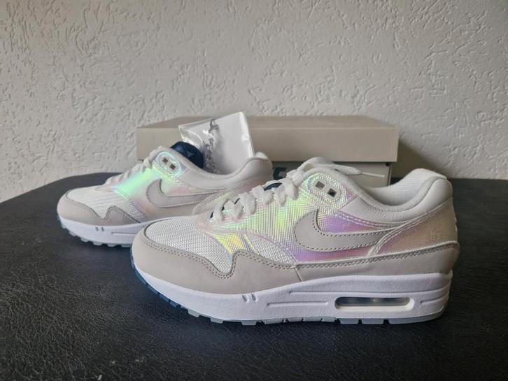 Nieuwe Nike Air Max 1 - Maat 38.5 La ville Lumiere, Kleding | Dames, Schoenen, Nieuw, Sneakers of Gympen, Ophalen of Verzenden