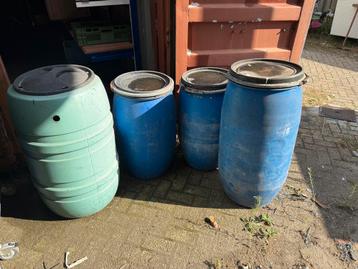 4 Kunststof Regentonnen beschikbaar voor biedingen