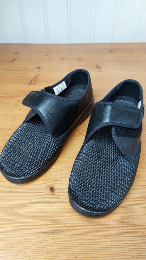Zwarte instap schoenen met klittenband- Promed- mt 43, Kleding | Heren, Schoenen, Zo goed als nieuw, Overige typen, Zwart, Ophalen of Verzenden