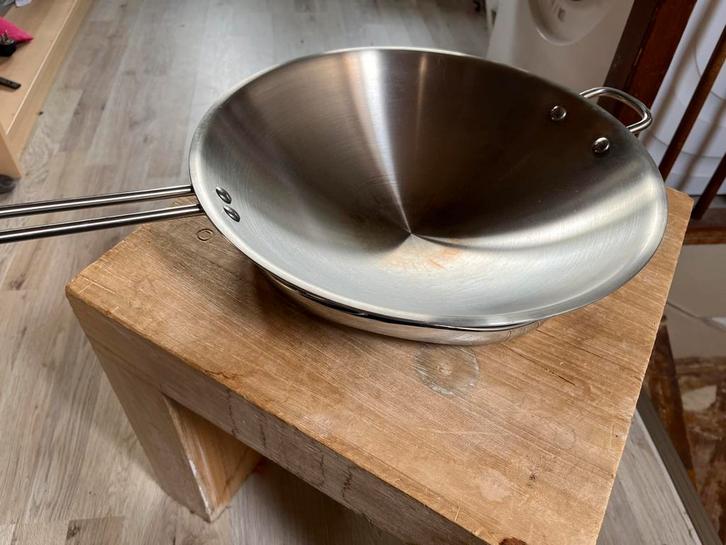 AEG fusion wok 34cm, Huis en Inrichting, Keuken | Potten en Pannen, Zo goed als nieuw, Wok, Ophalen of Verzenden