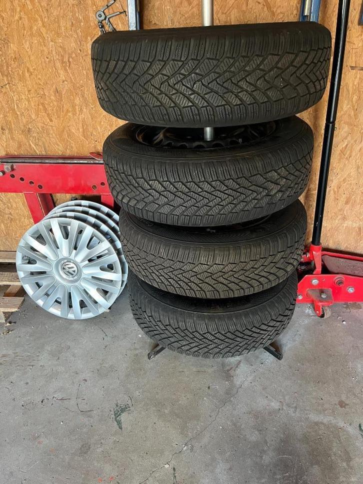 winterbanden Continental met stalen velgen VW Passat, Auto-onderdelen, Banden en Velgen, Banden en Velgen, Winterbanden, 15 inch
