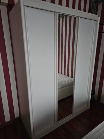 3 deurs kledingkast / Linnenkast 150cm breed met spiegel