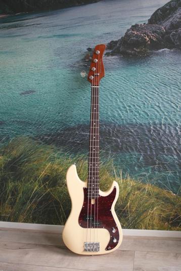 NIEUWSTAAT: Sire Marcus Miller P5R - 4 snarige basgitaar bas beschikbaar voor biedingen
