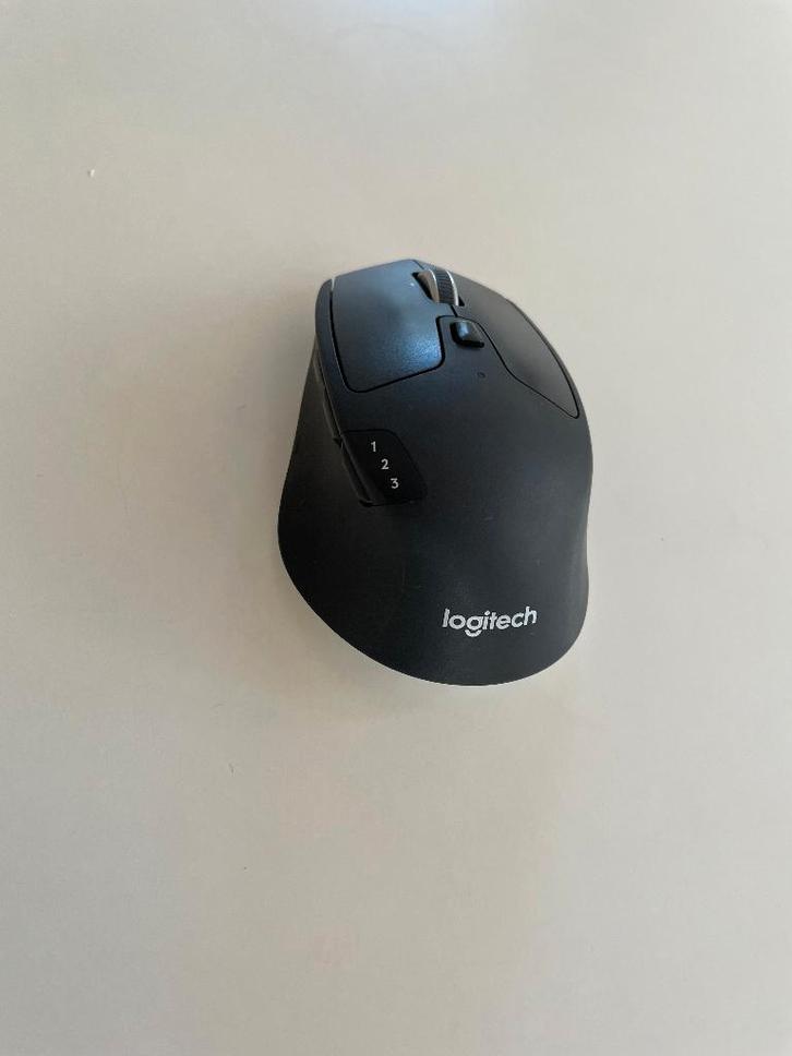 Logitech muis M720 Triathlon, Computers en Software, Muizen, Zo goed als nieuw, Muis, Rechtshandig, Draadloos, Ergonomisch, Gaming muis