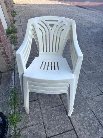 witte tuinstoeltjes  beschikbaar voor biedingen