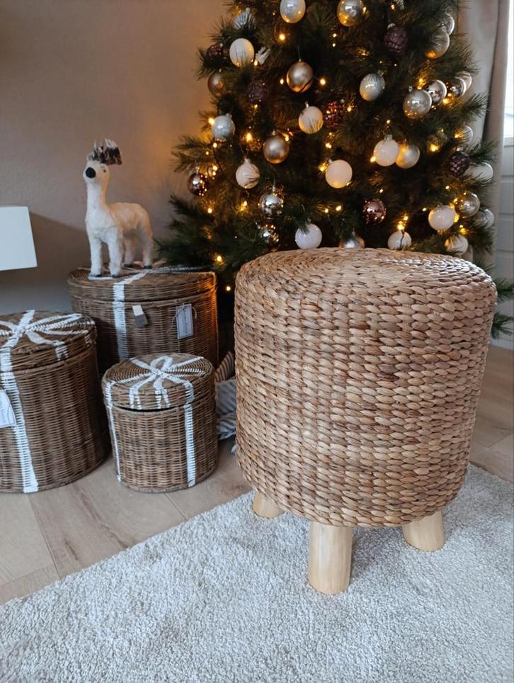 Landelijke waterhyacint poef nieuw, Huis en Inrichting, Banken | Voetenbanken en Poefen, Nieuw, Minder dan 50 cm, Minder dan 50 cm