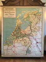 Schoolkaart van Nederland - papier op linnen, Antiek en Kunst, Antiek | Schoolplaten, Ophalen of Verzenden, Aardrijkskunde