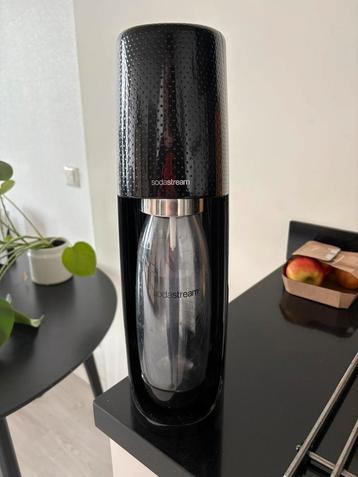Zwarte Sodastream incl. fles en cillinder beschikbaar voor biedingen