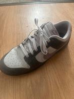 Dunk Sneakers Maat 42.5, Ophalen of Verzenden, Gedragen, Grijs, Sneakers of Gympen