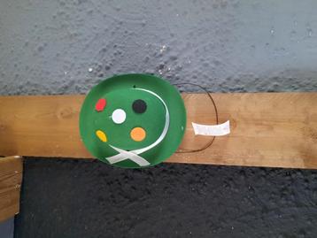 2 clown hoedjes met bretels beschikbaar voor biedingen