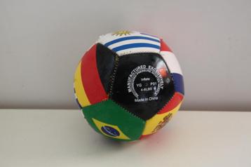 Planet Football Maat 1. Multiflags voetbal. beschikbaar voor biedingen